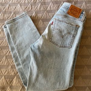 Levi’s WEDGIE FIT ANKLE